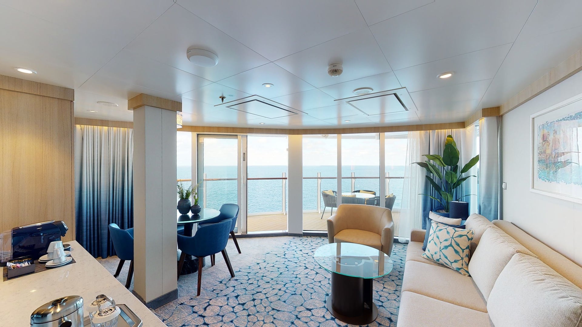 Wonder of the Seas - Aqua Theater Suite with Large Balcony 2 Bedrooms ...