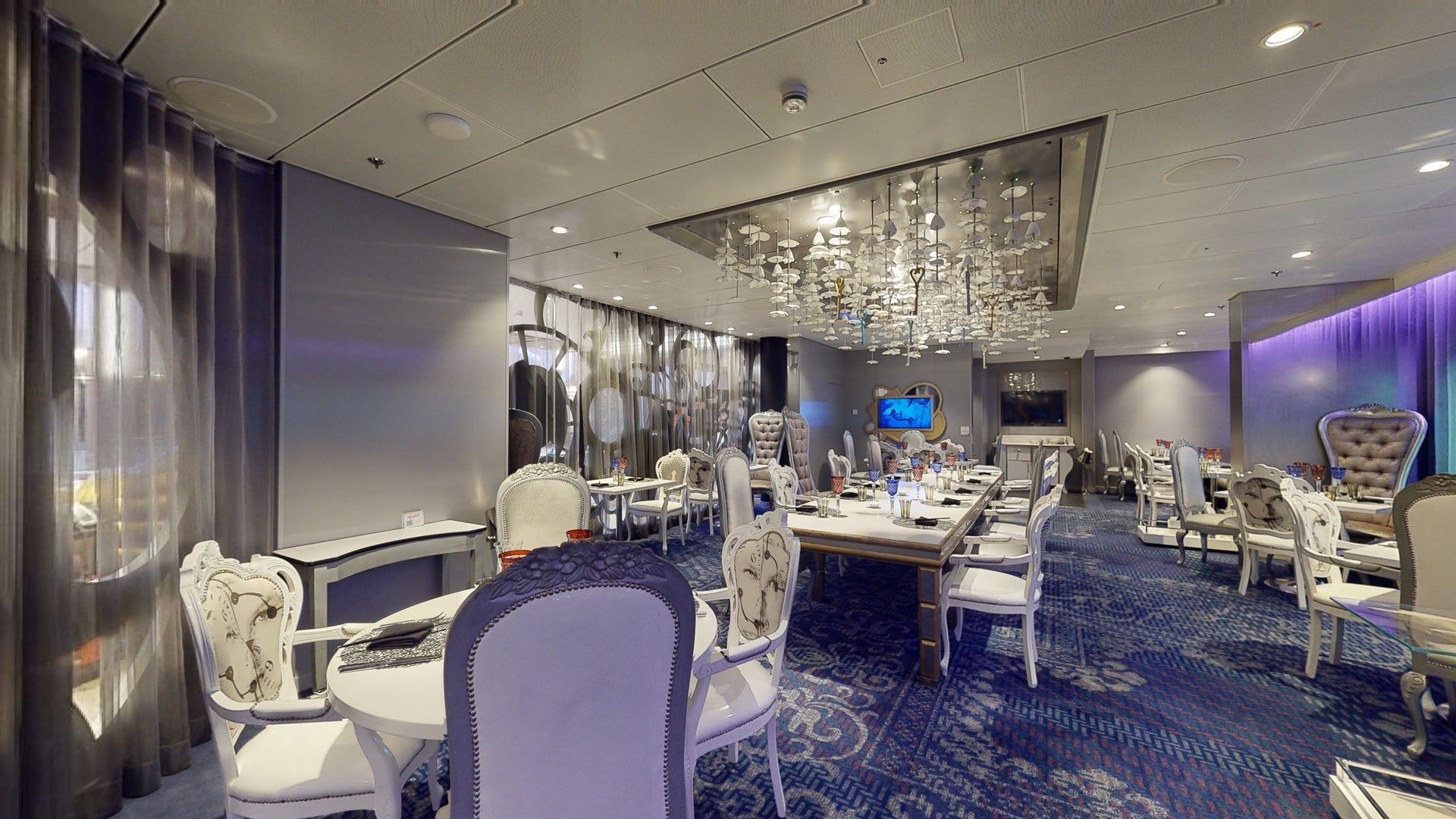 quantum-of-the-seas-wonderland-virtual-tour-by-nuvo360